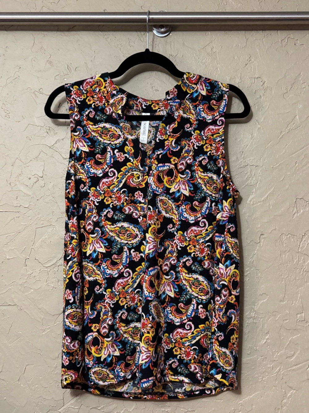 Dear Scarlett Paisley Sleeveless Wrinkle-Free Blouse Size Small NWT